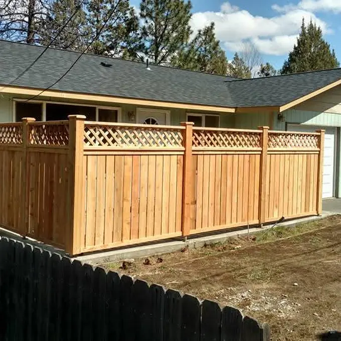 Lattice-top fence detail