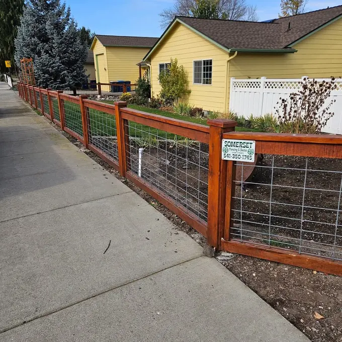 Wood-and-wire frontage fence